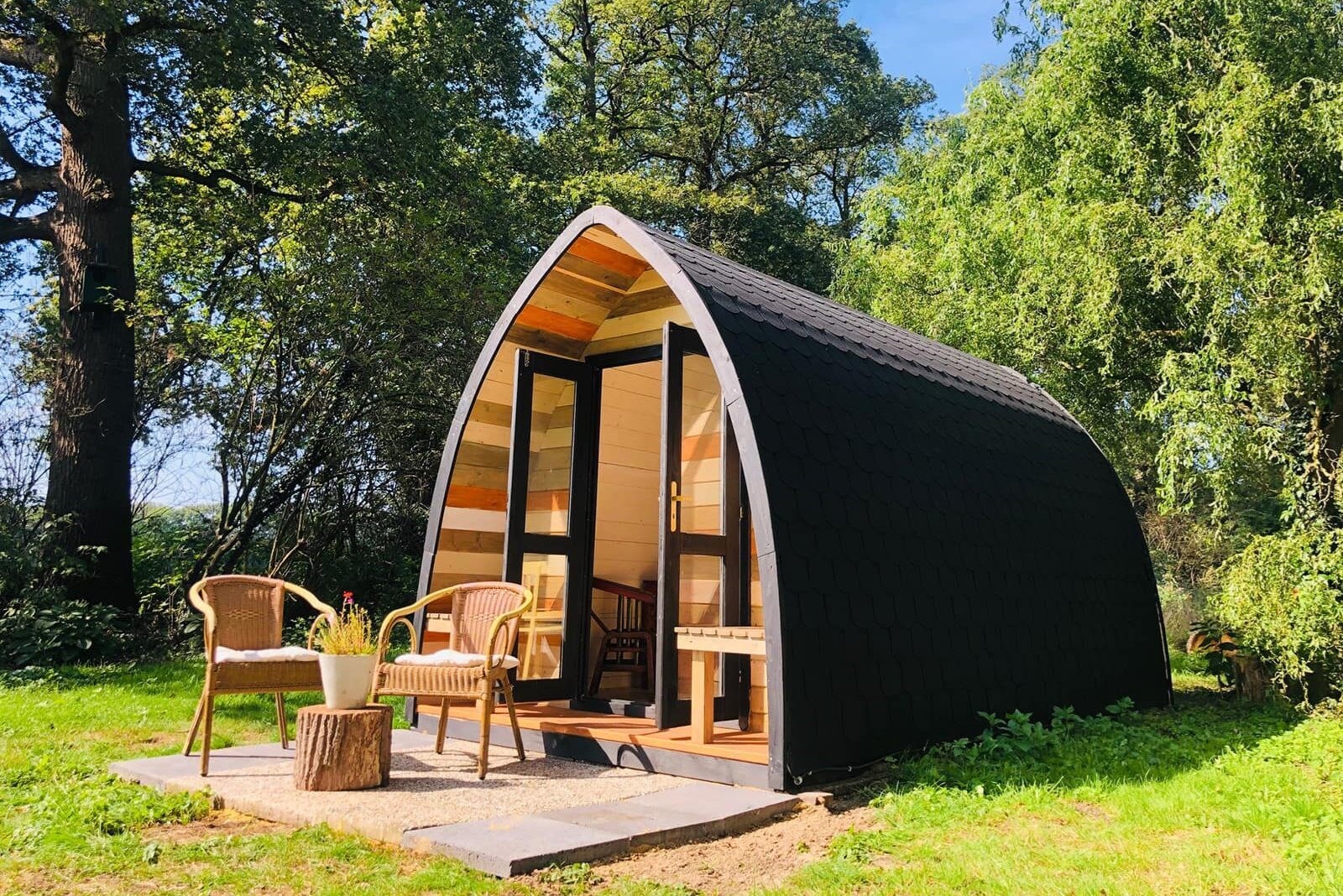 Kleurig knus houten huisje