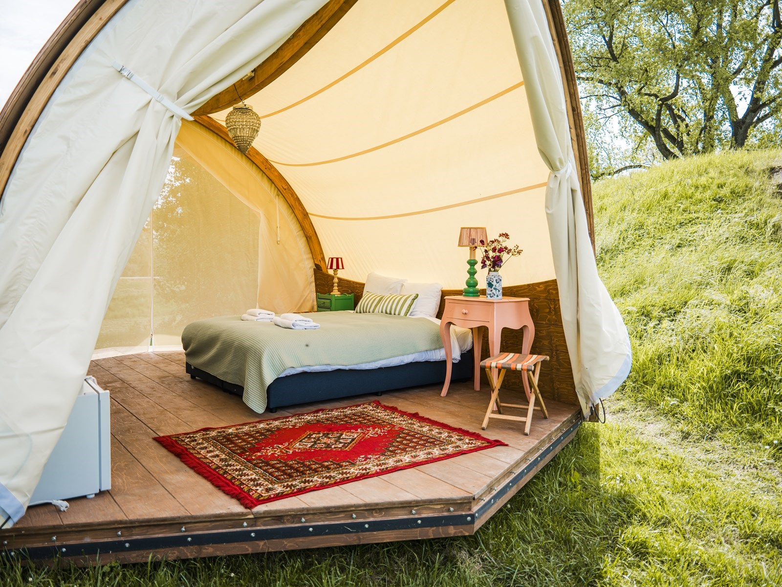 Unieke glampingtent op een forteiland