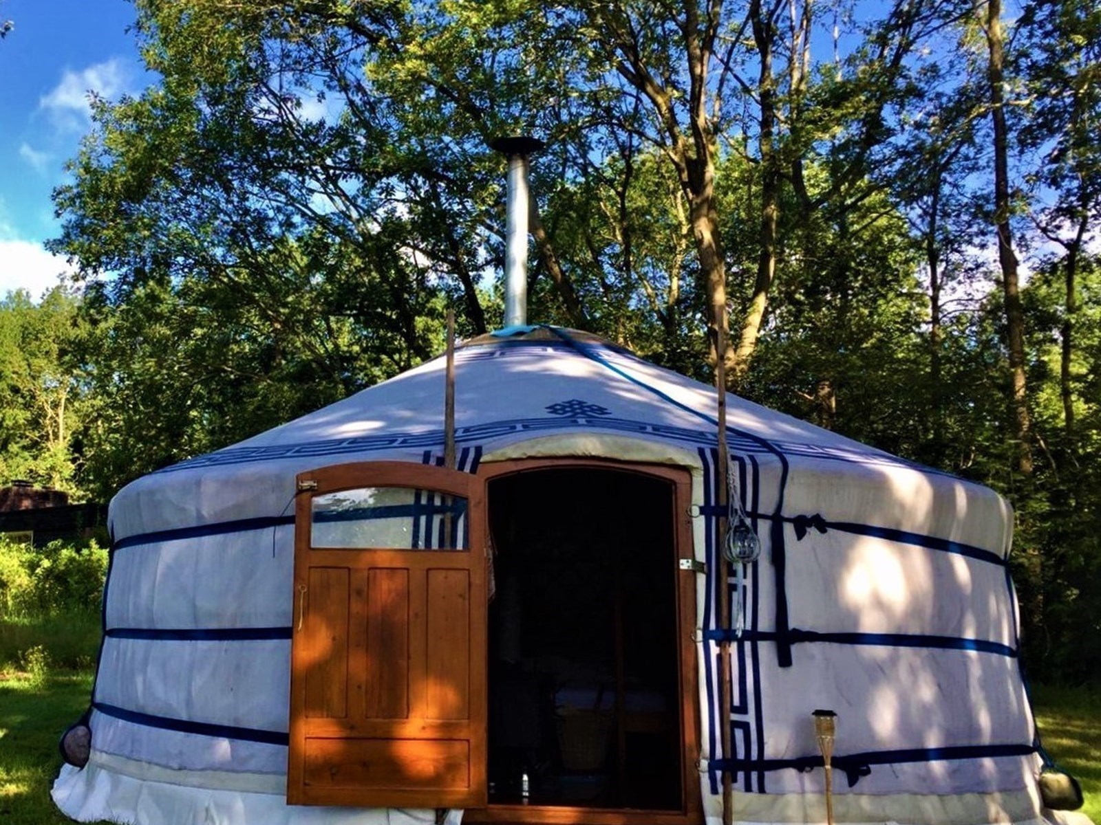 Samen genieten in een fijne Yurt op magisch plekje midden in een bosrijke omgeving