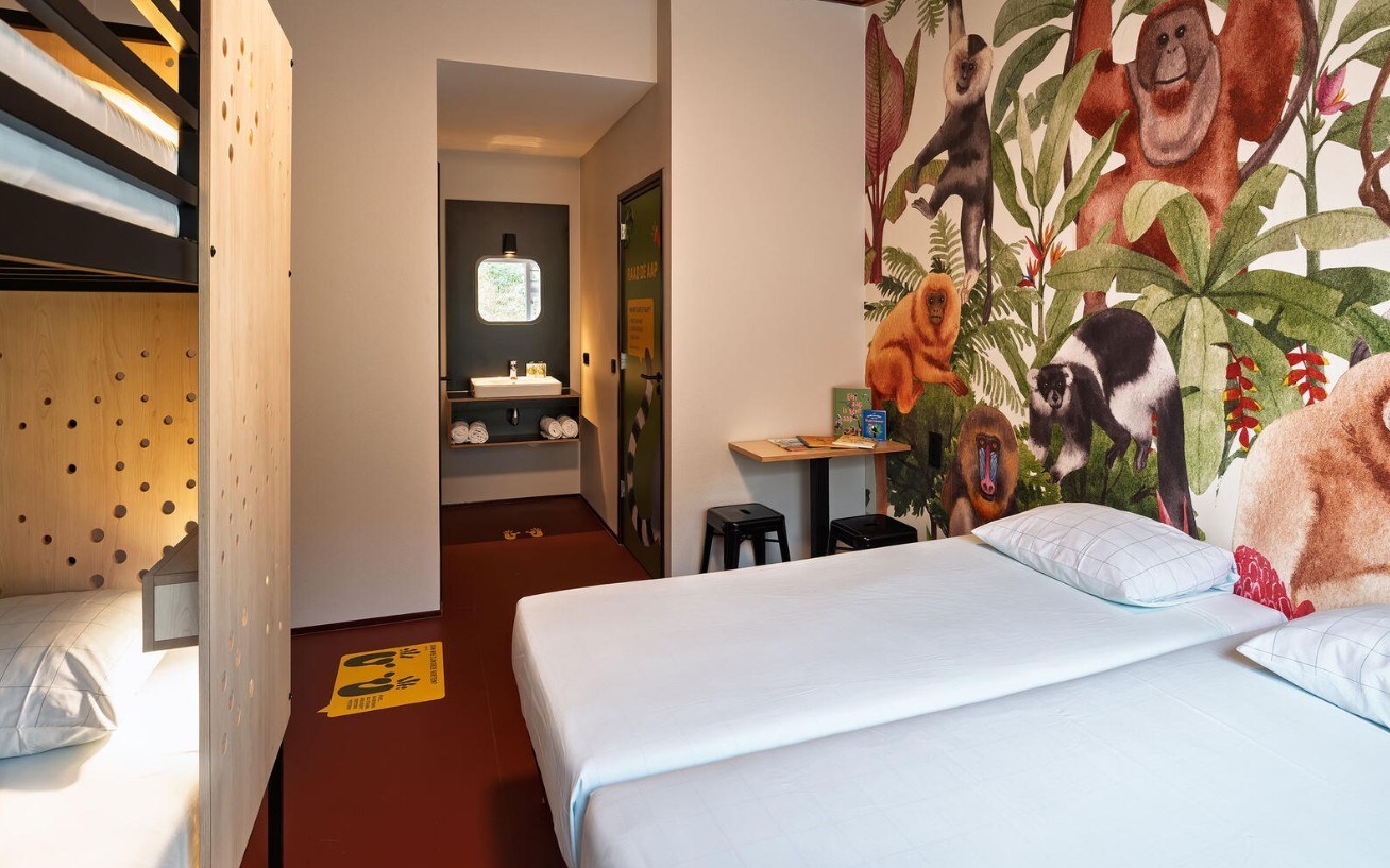 Aapjes kijken in deze bijzondere Apenheul familiekamer