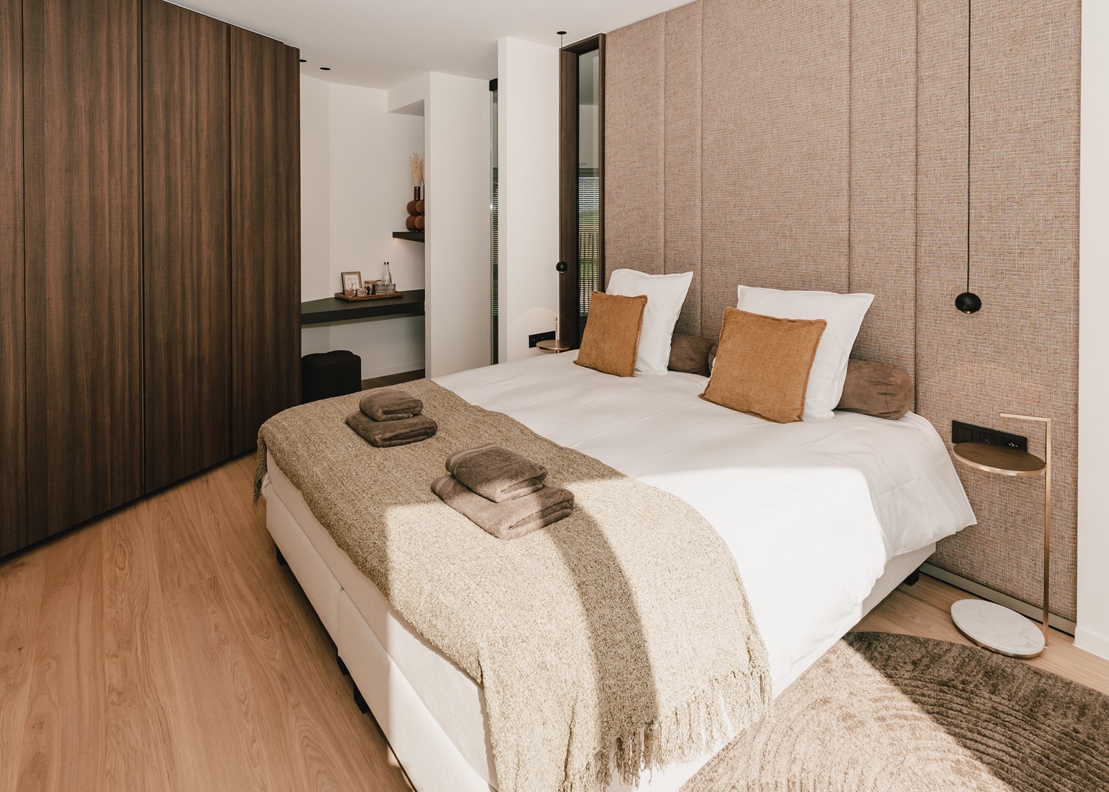 Een iconisch verblijf op de begane grond in een luxueus gerenoveerde watertoren vlakbij Maastricht