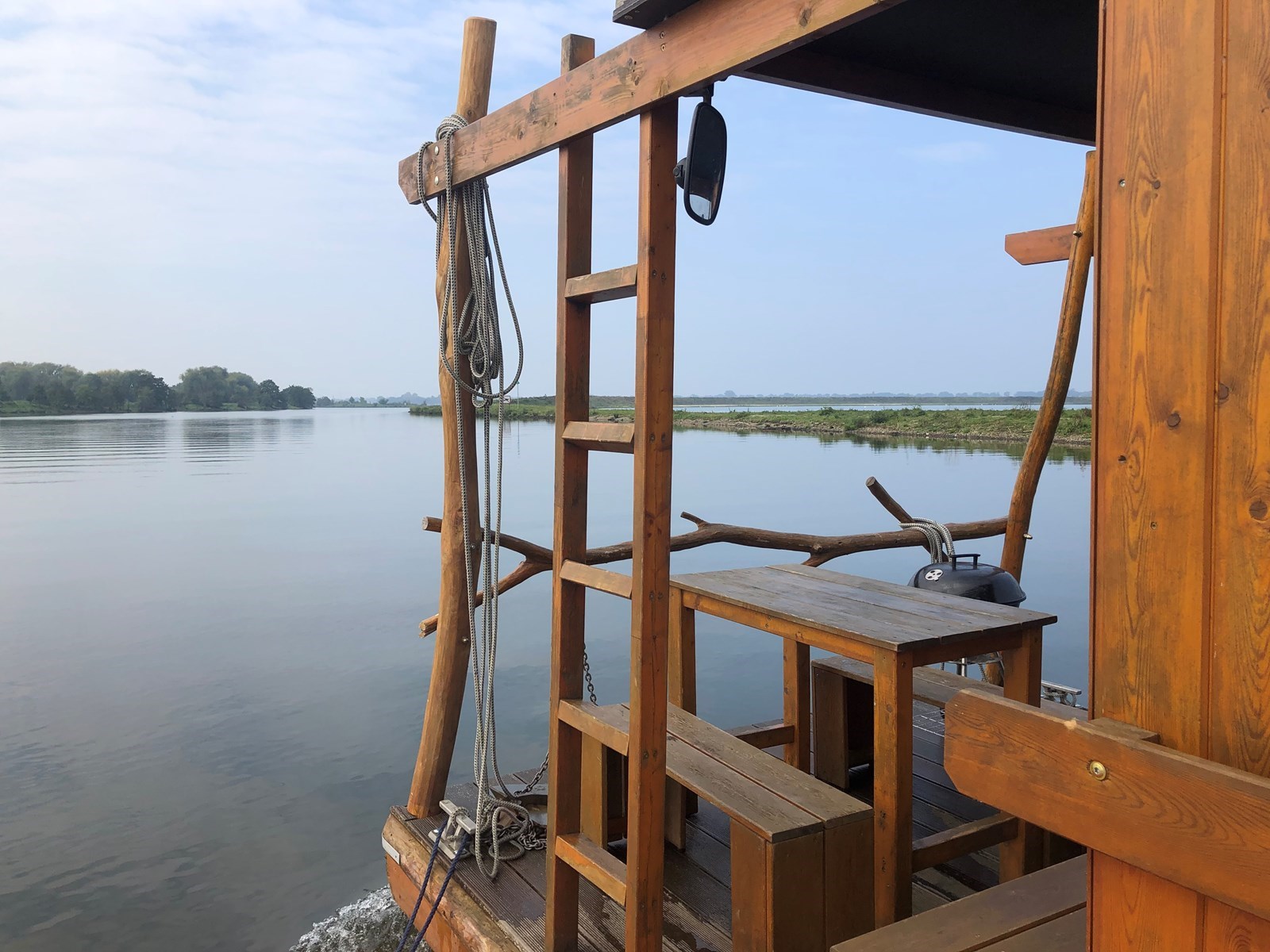 Slapen op een Kampeervlot: Jouw eigen drijvende avontuur op het water