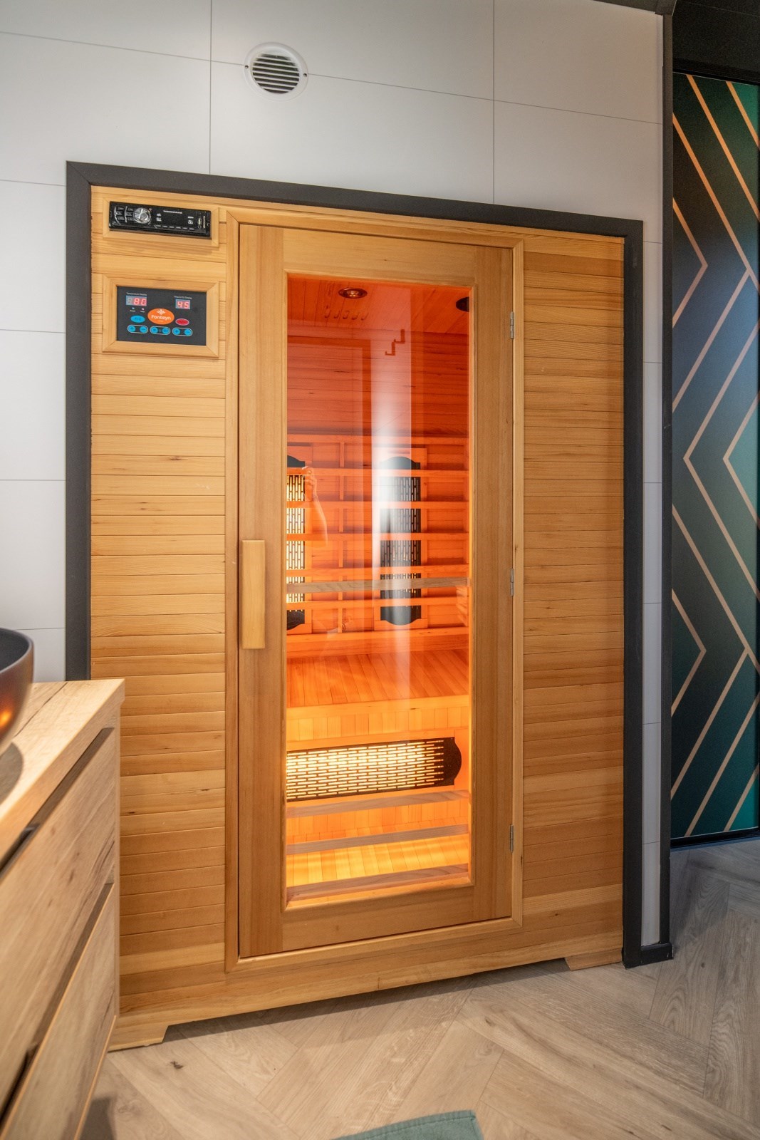 Wellnesslodge met een 2 persoons infraroodsauna en jacuzzi met een prachtig uitzicht over de Drentse natuur