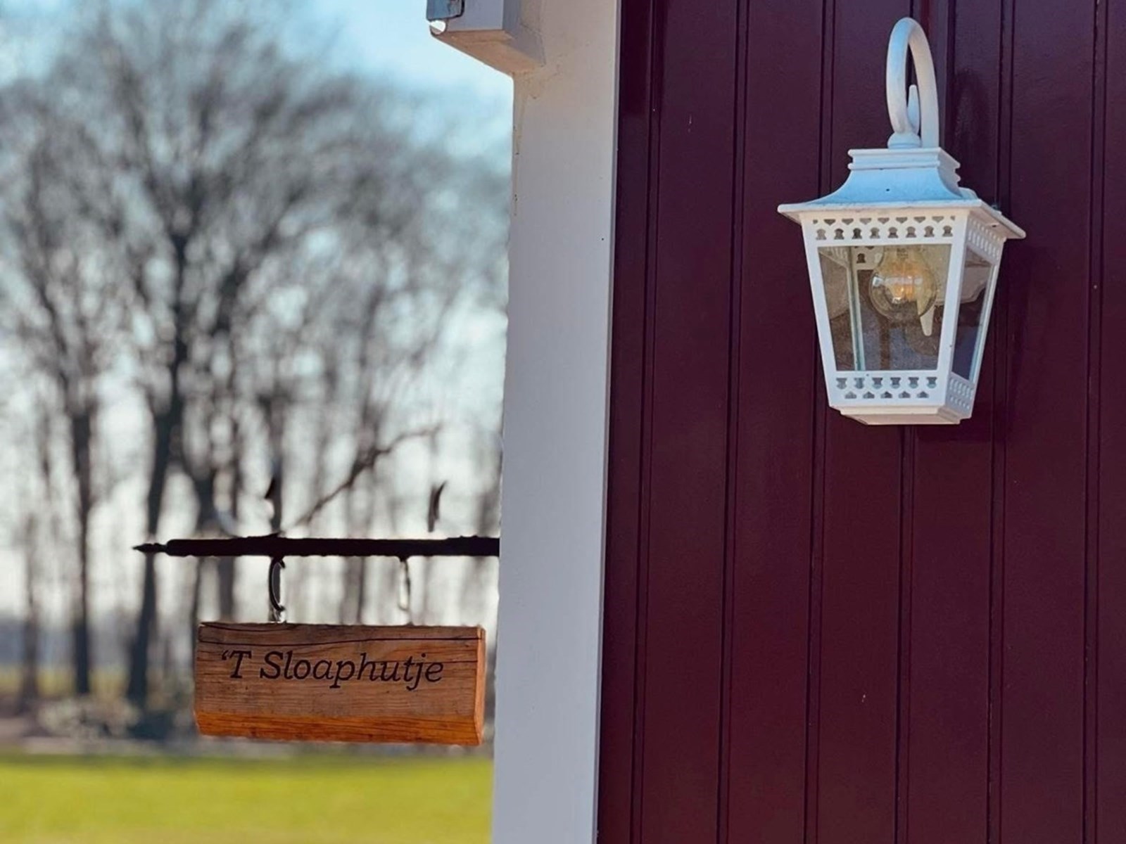 Slapen in een sfeervol sloaphutje met een authentieke bedstee