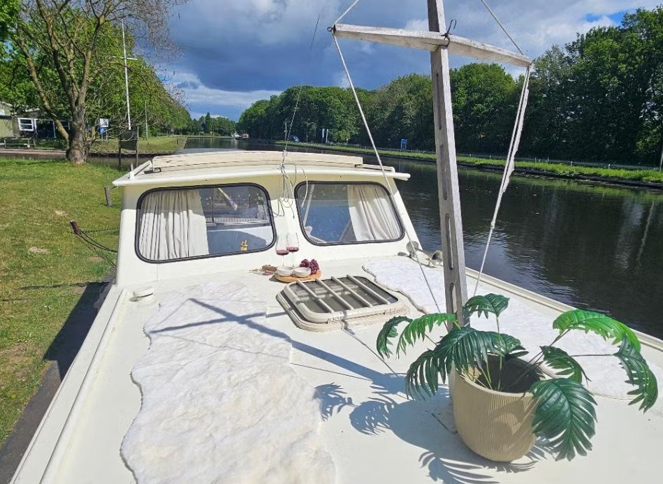 Dromen op het water: Romantisch overnachten op een knusse boot