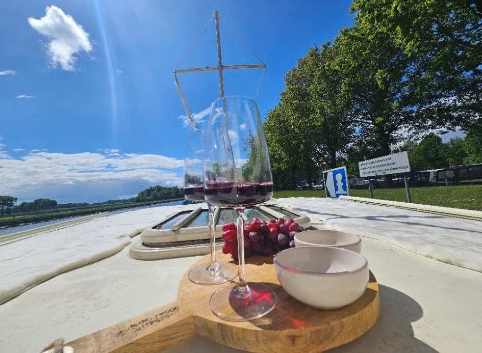 Dromen op het water: Romantisch overnachten op een knusse boot