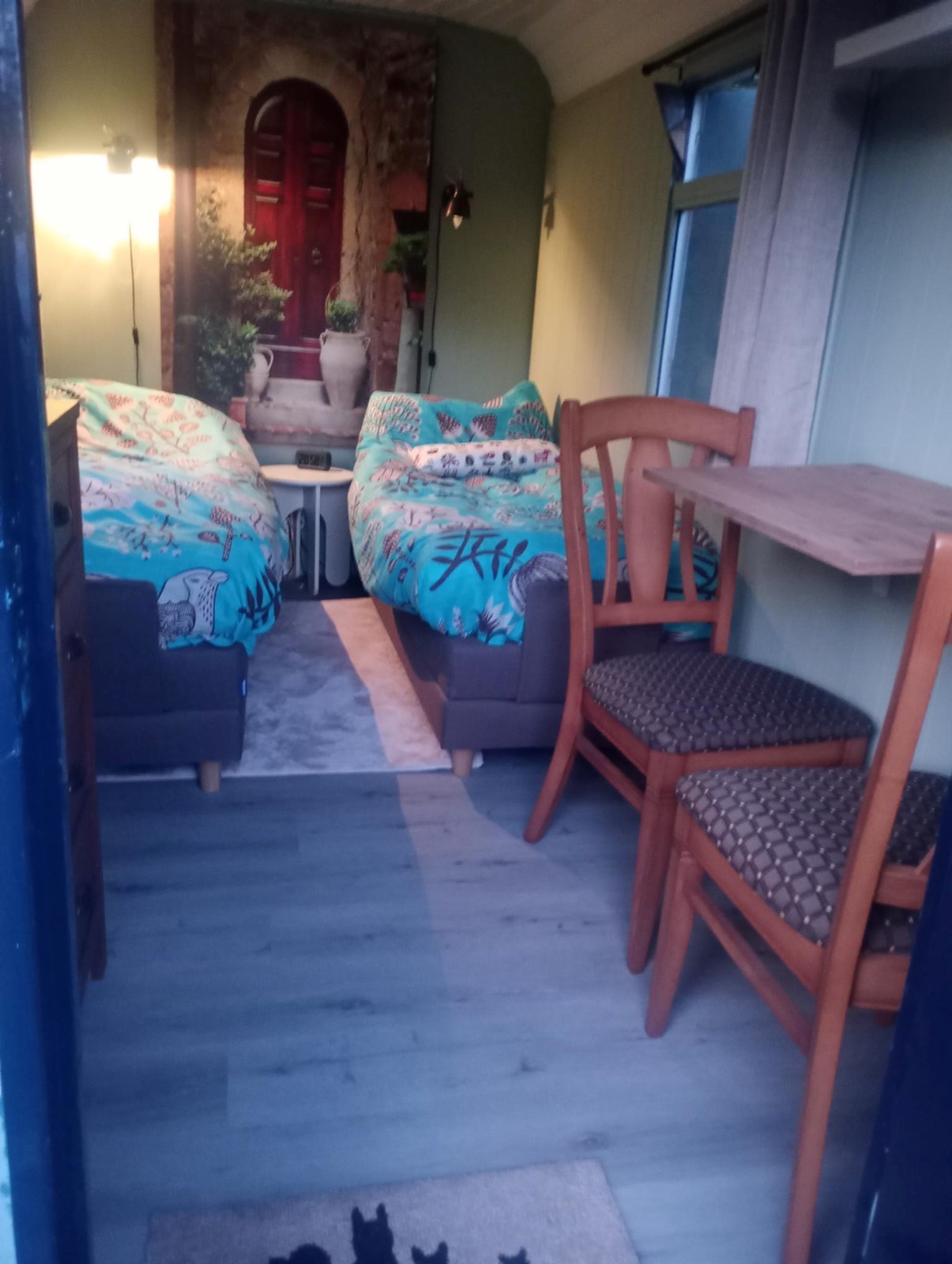 Knusse blauwe Pipowagen