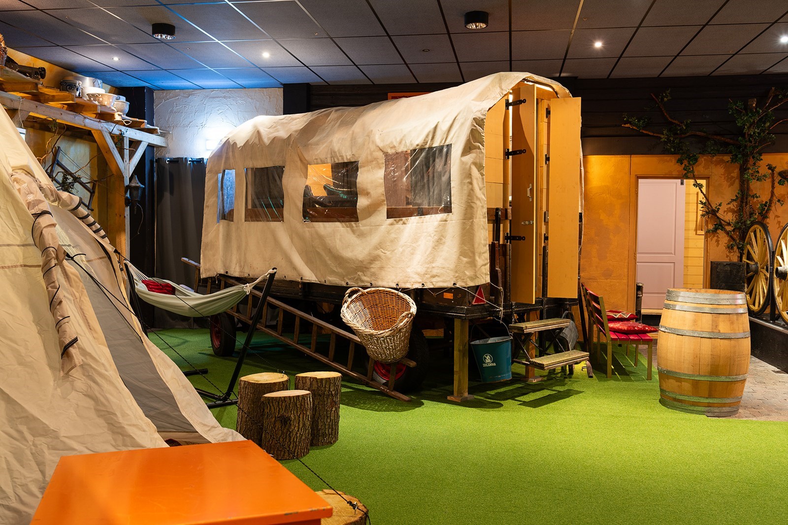 Met je voetjes in het zand bij hét indoor strand-groepsverblijf van Brabant