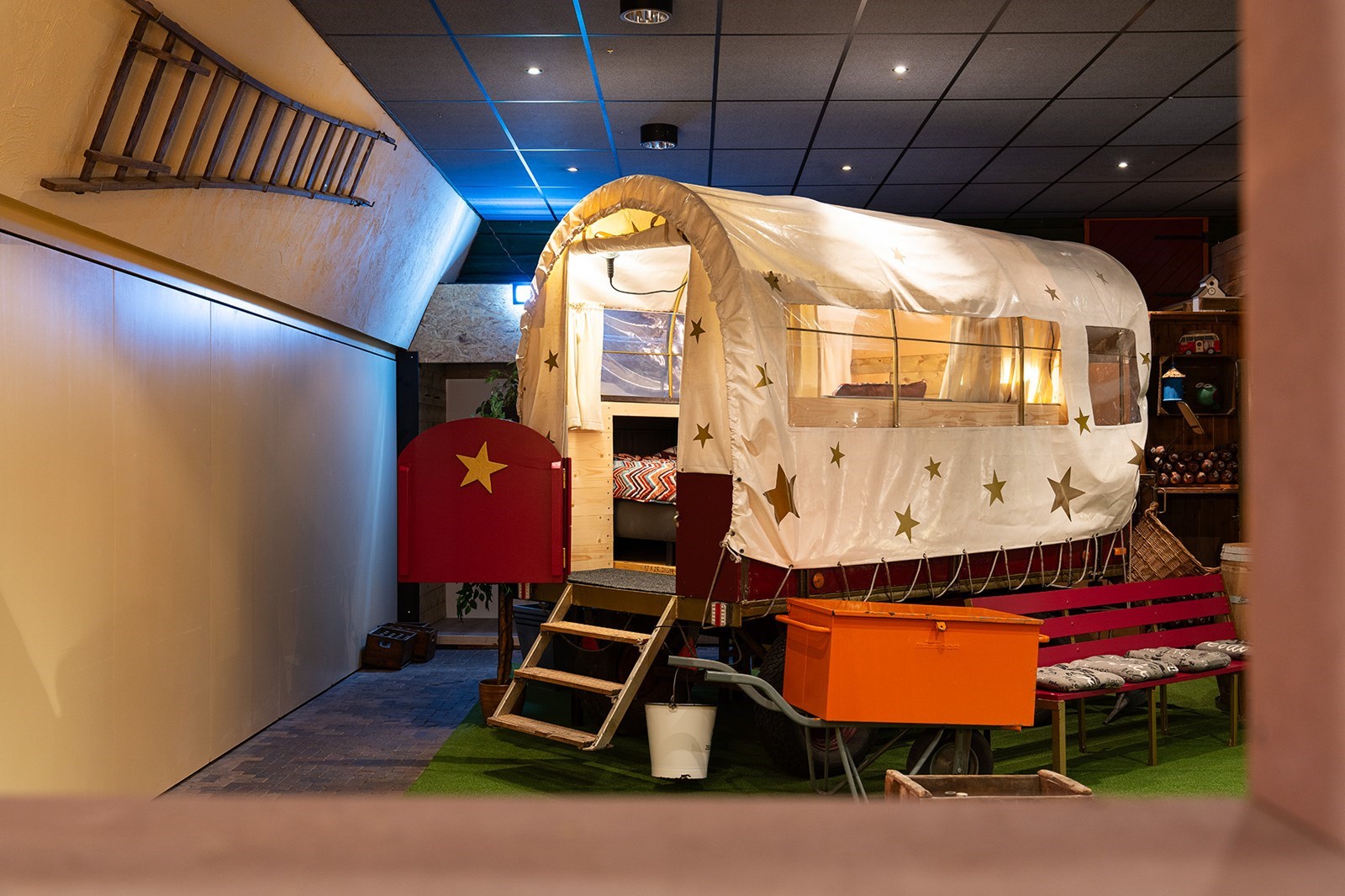 Met je voetjes in het zand bij hét indoor strand-groepsverblijf van Brabant