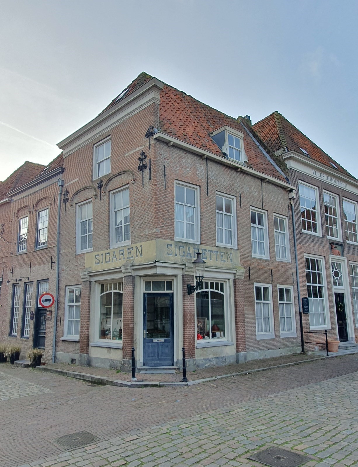 Overnachten boven een oude tabakswinkel uit 1583 in een Brabantse vestingstad