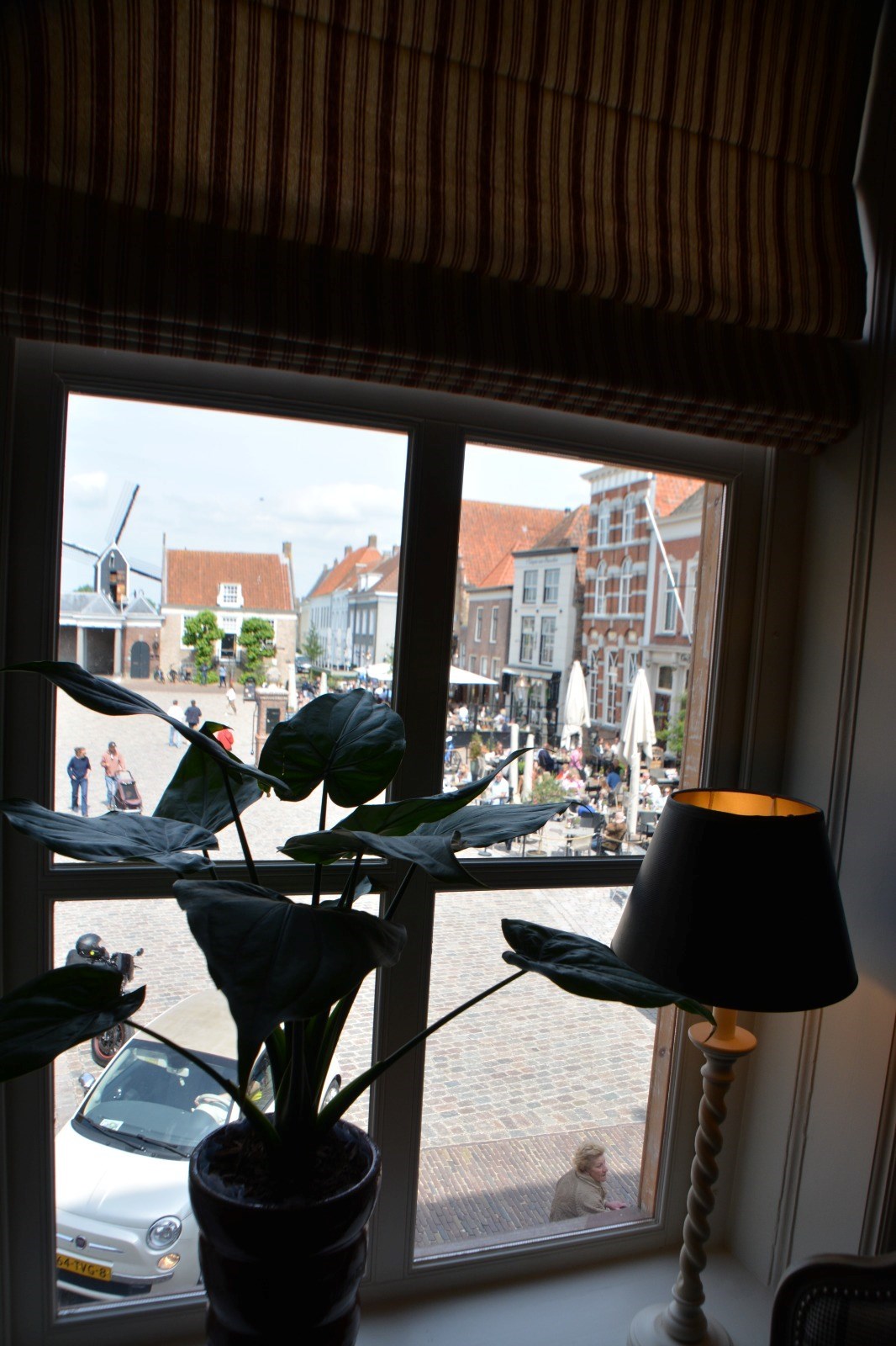 Overnachten boven een oude tabakswinkel uit 1583 in een Brabantse vestingstad