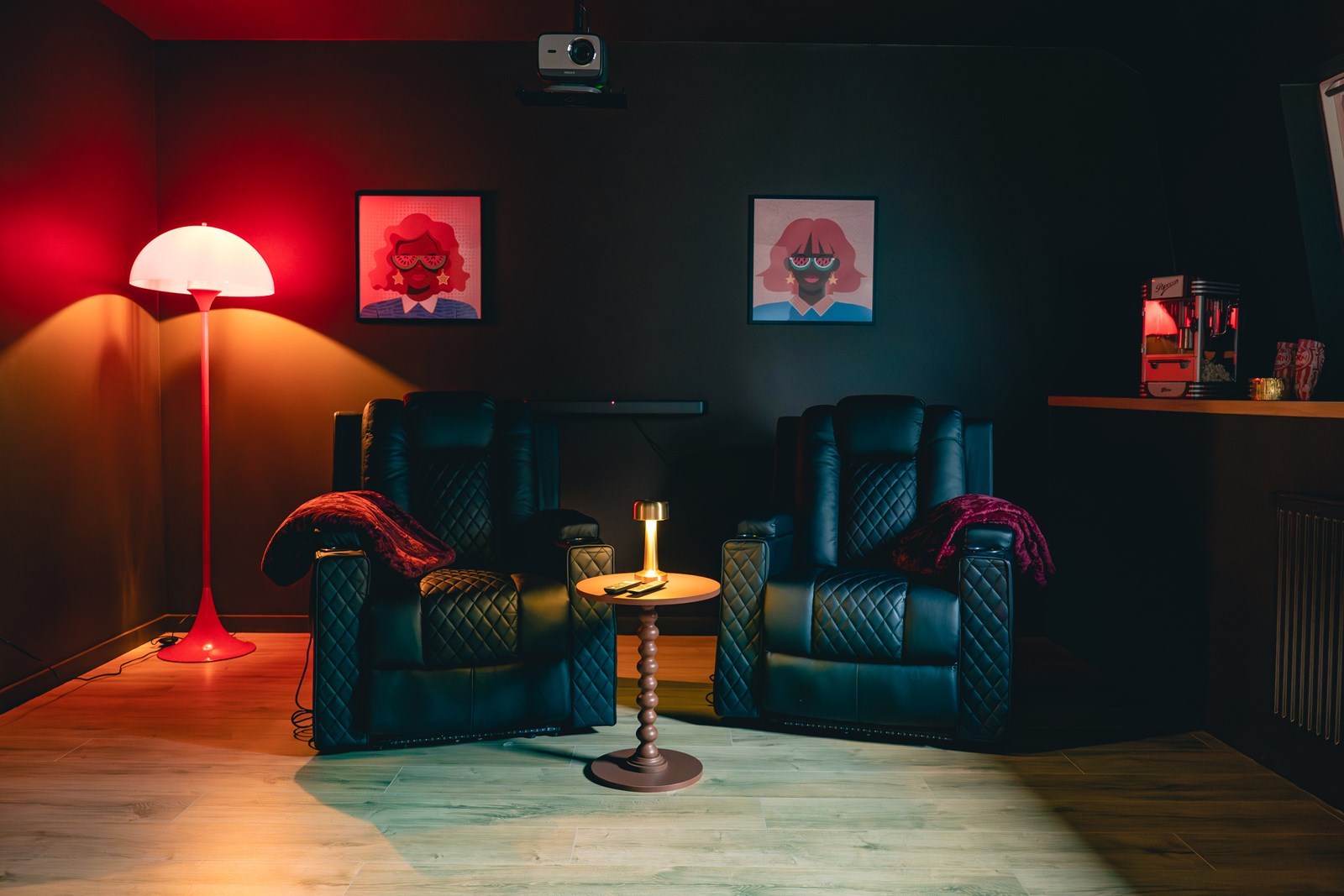 Overnachten in een kleurrijk appartement met privébioscoop in Dinant
