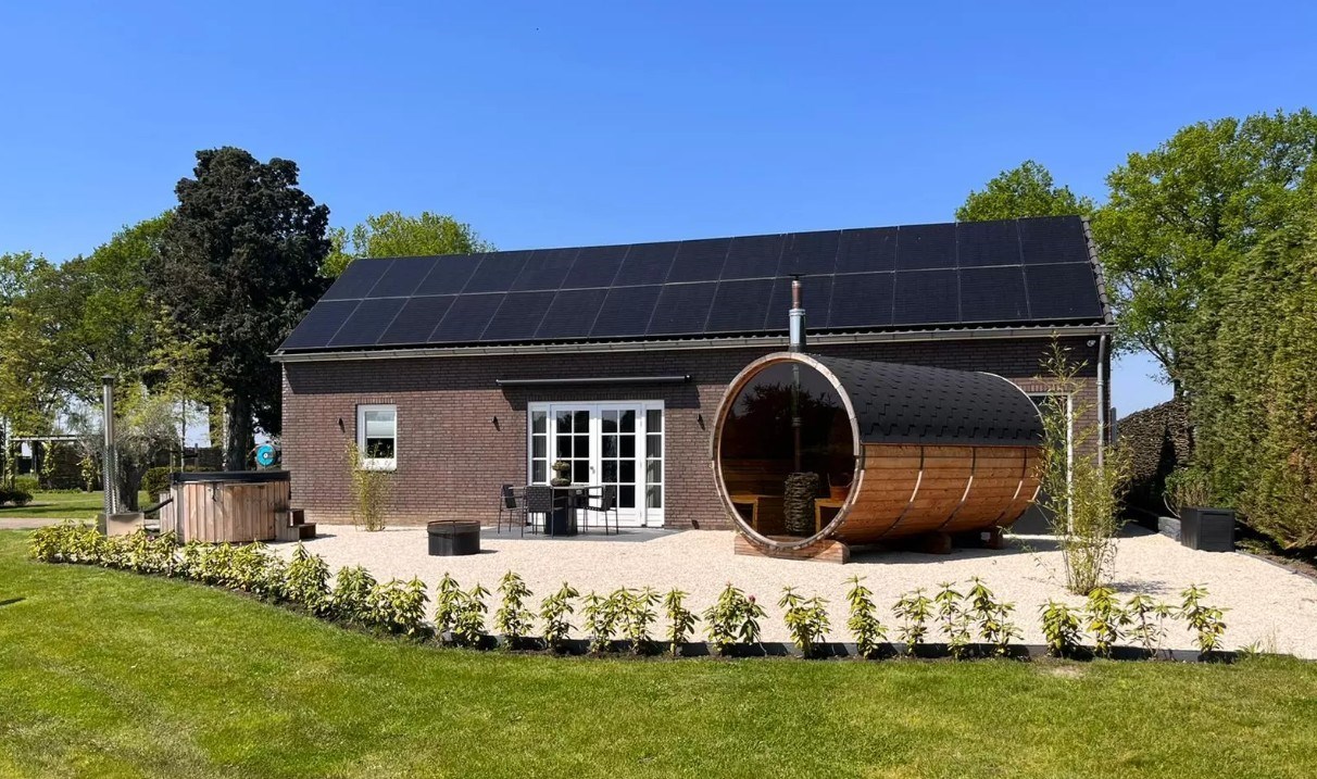 Bed & Wellness met hottub en panoramasauna 