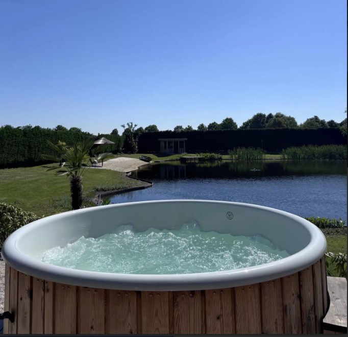 Bed & Wellness met hottub en panoramasauna 