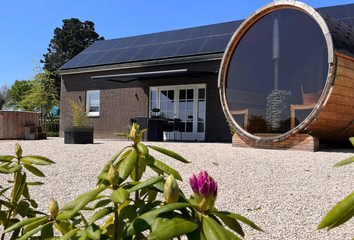 Bed & Wellness met hottub en panoramasauna 