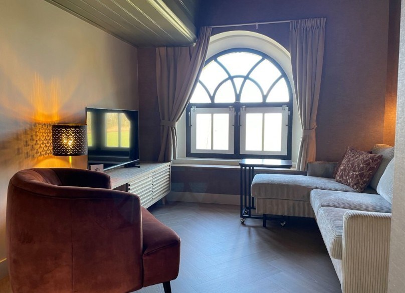 Familie suite in een kleine kerk met uitzicht over de landerijen