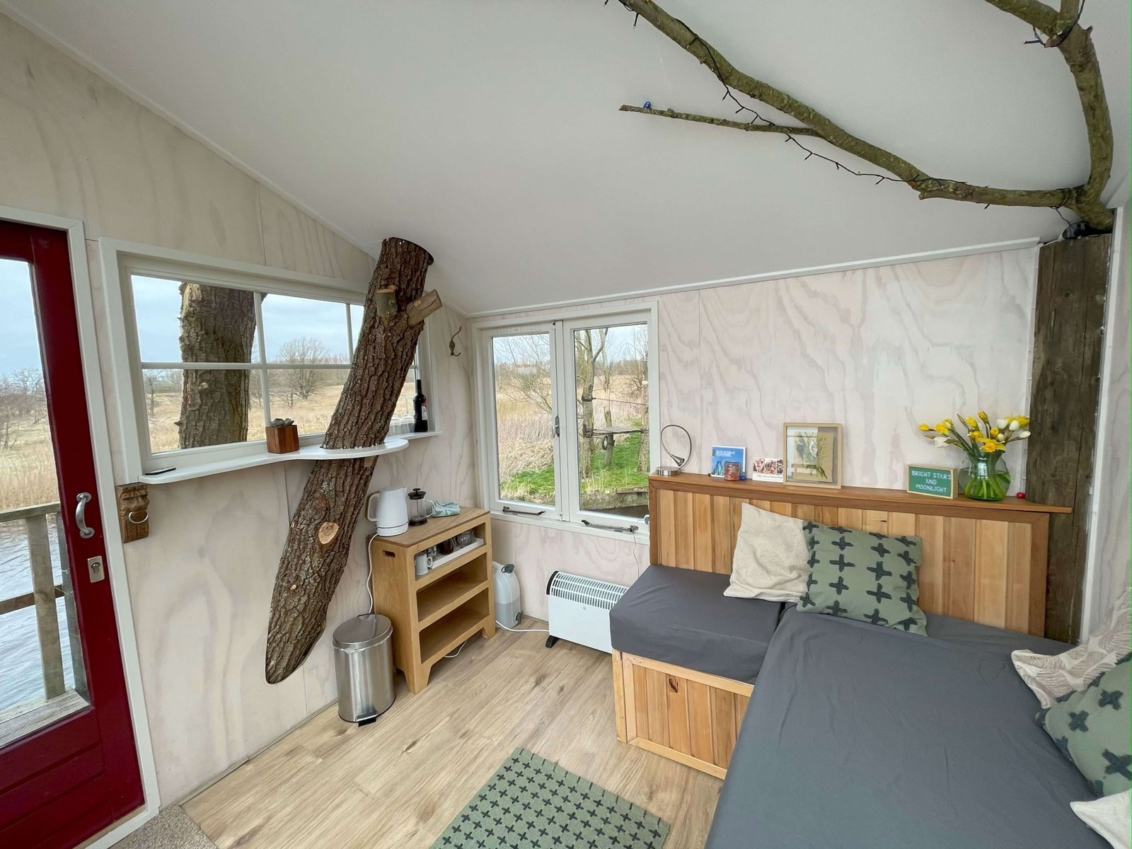 Boomhut boven het water: wakker worden met het mooiste uitzicht van Friesland