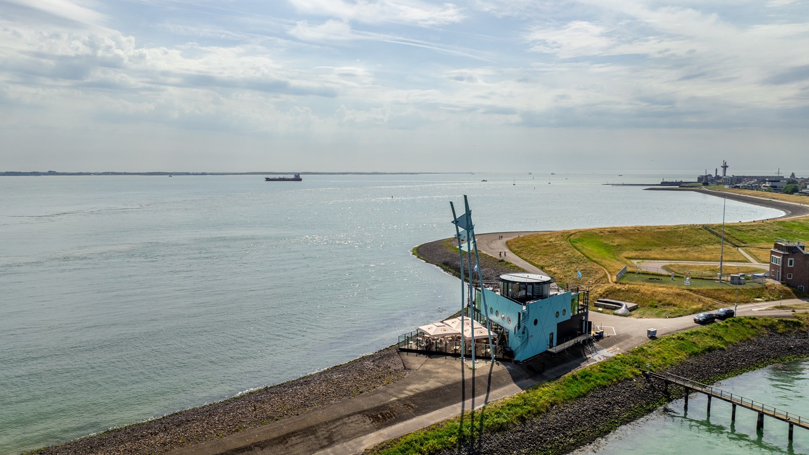 Unieke hotelkamer met panoramische zicht over zee