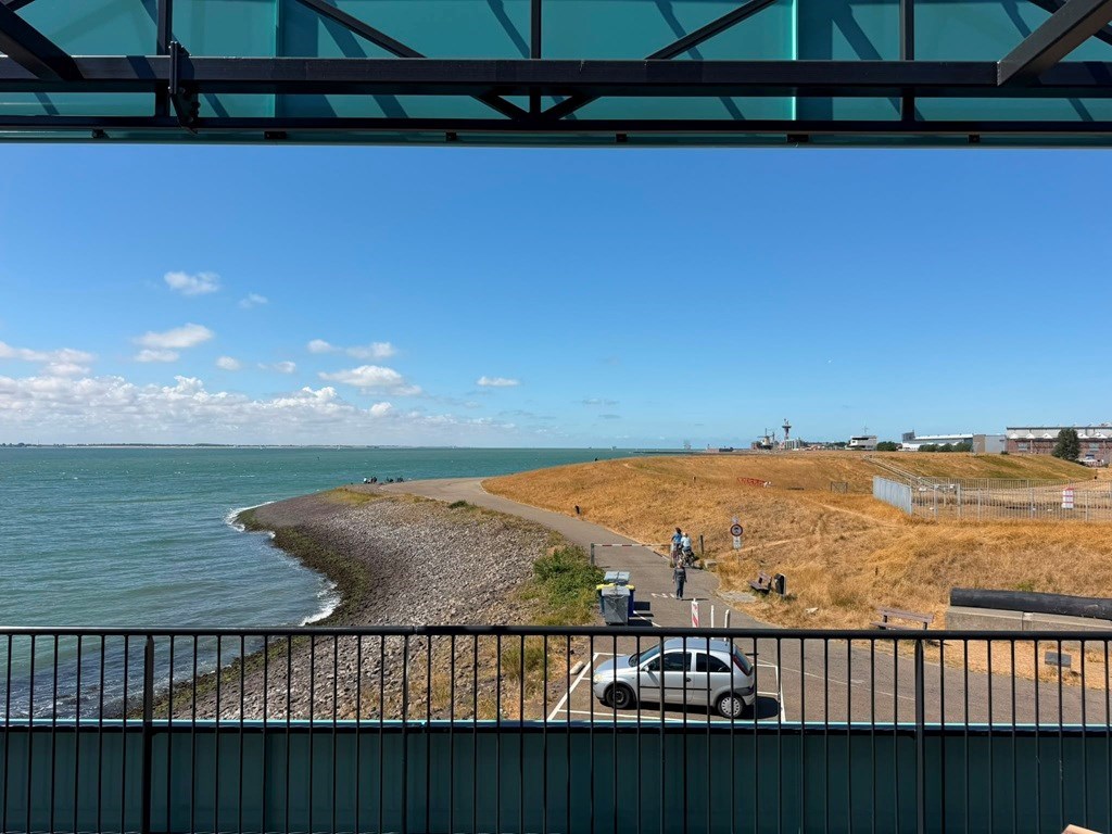 Unieke zeezicht kamer met een groot balkon