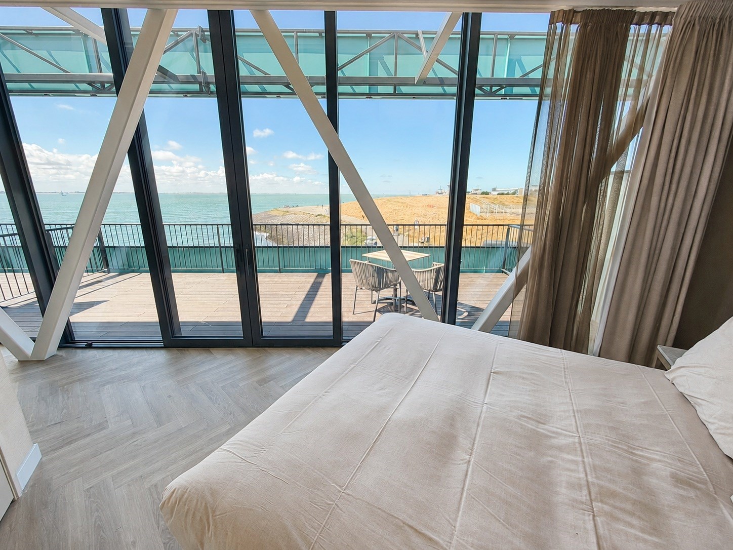 Unieke zeezicht kamer met een groot balkon