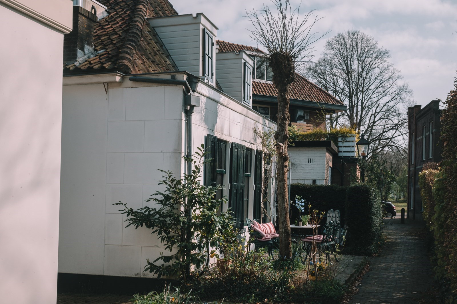 Overnachten in een eclectisch ingerichte cottage uit 1799, een voormalige apotheek en woonhuis van een beroemde toneelschrijver