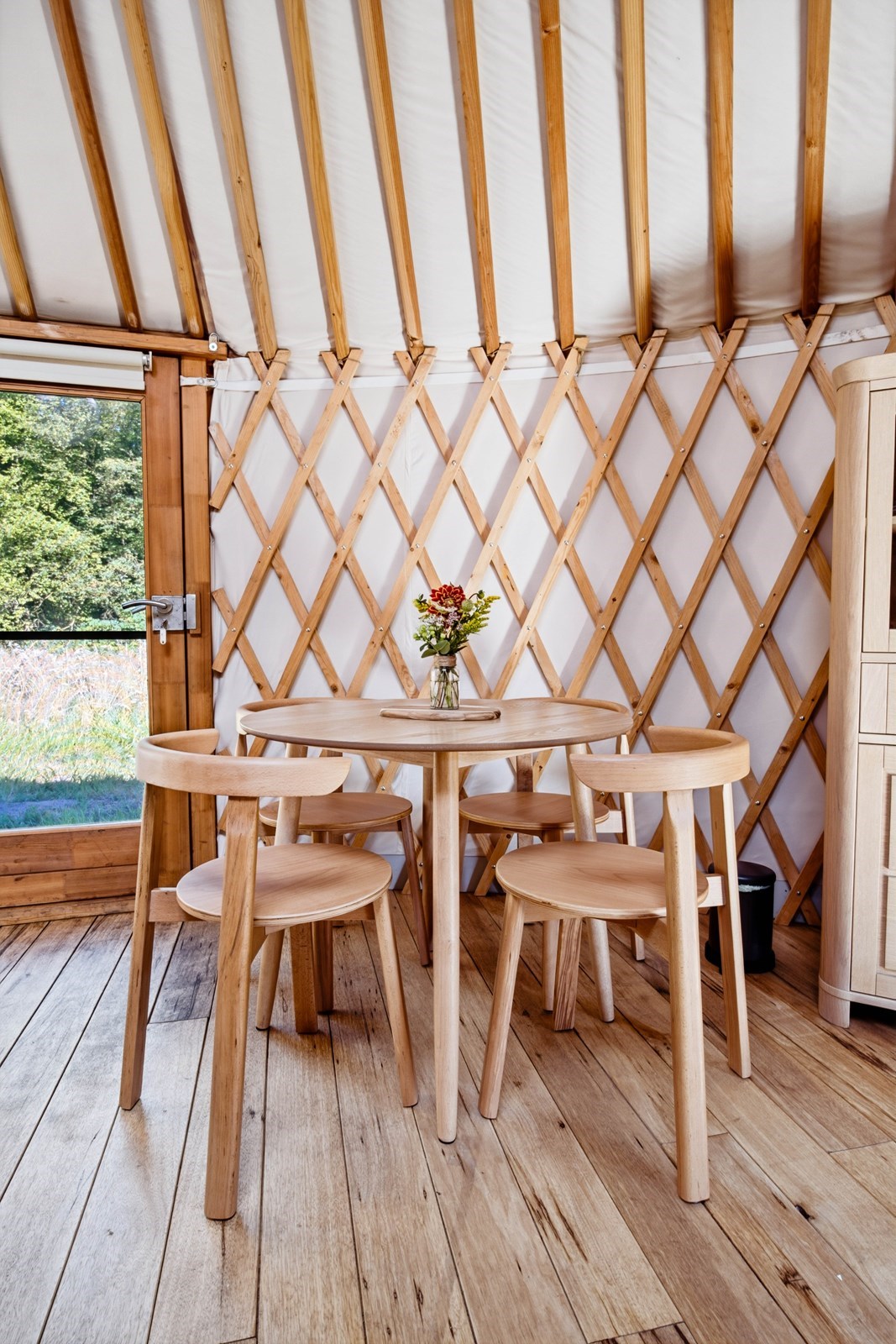 Sfeervolle yurt midden in de natuur