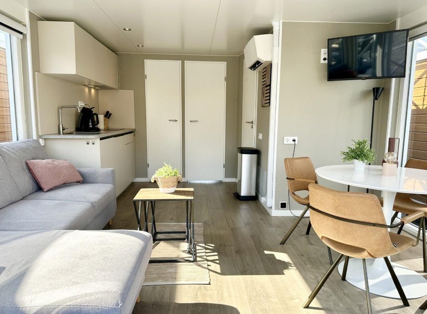 Houseboat met dakterras met uitzicht over het Veerse Meer