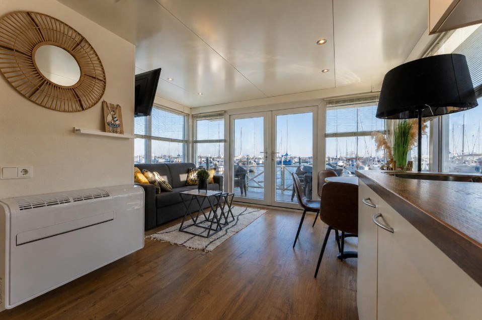 Houseboat met dakterras met uitzicht over het Veerse Meer