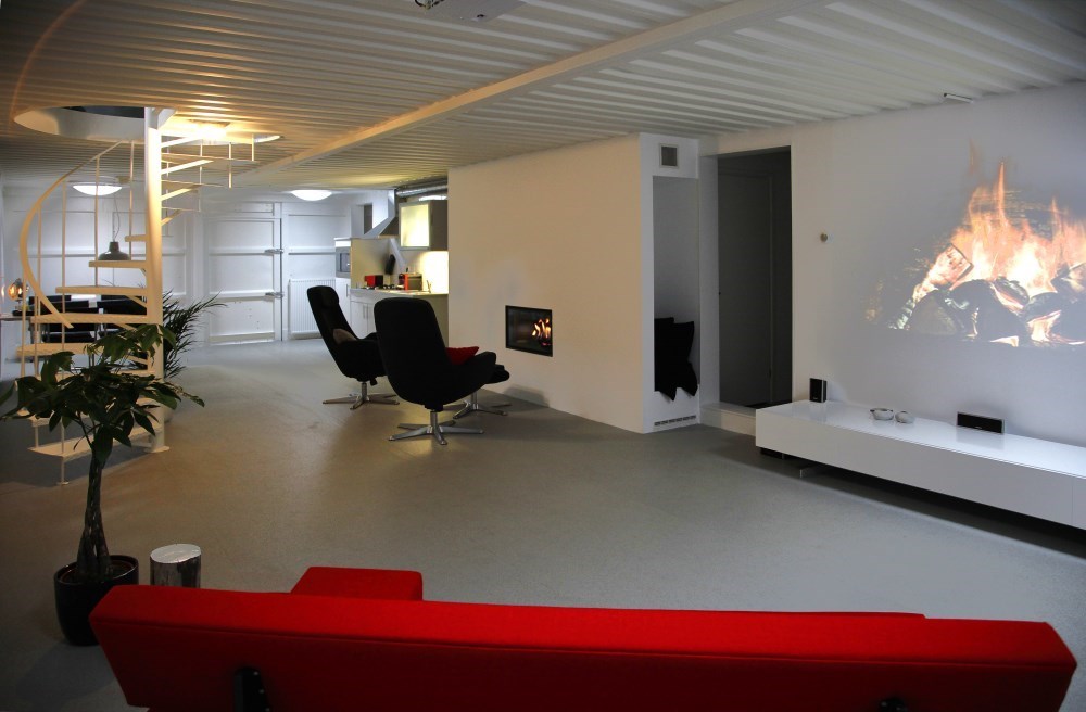 Een unieke Drentse Plaggenhut met een ondergrondse bioscoop