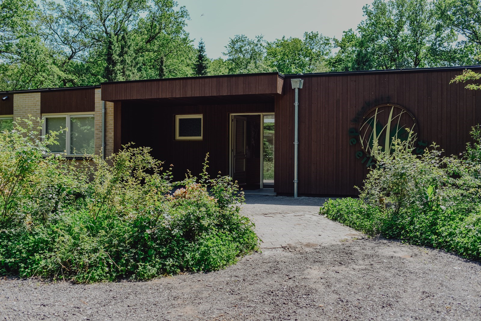 Vrijstaand groepsvakantiehuis met hottub en bbq kota op 2 hectare eigen bos- en tuingrond