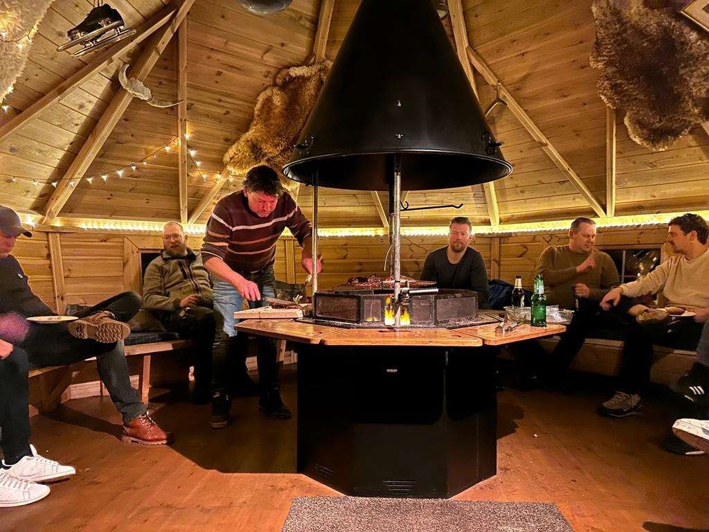 Vrijstaand groepsvakantiehuis met hottub en bbq kota op 2 hectare eigen bos- en tuingrond