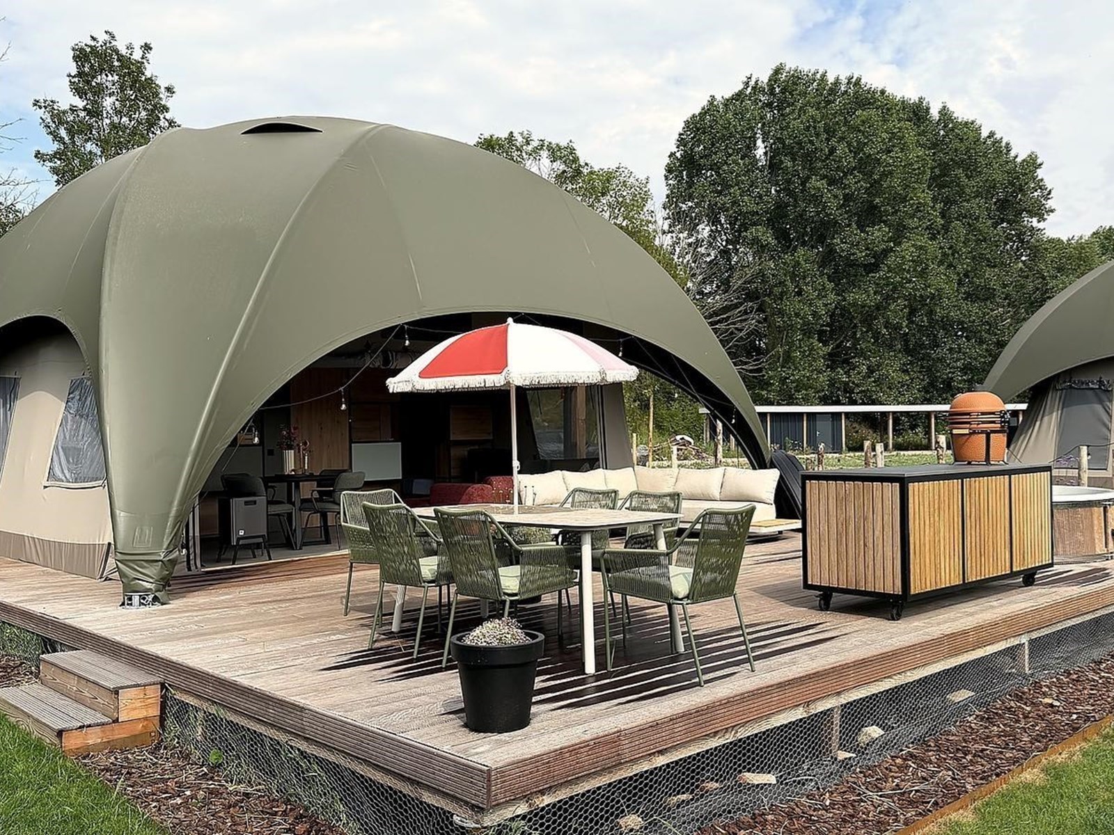 Grote glamping lodge voor het hele gezin met hottub