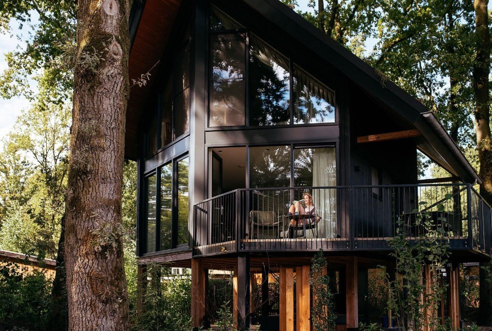 Luxe Natuurvilla met terras op hoogte en overkapte hottub