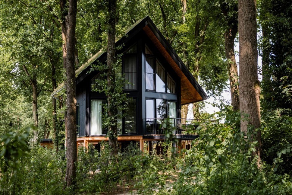 Luxe Natuurvilla met terras op hoogte en overkapte hottub