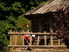 Slapen boven de schapen in een Schaapshut met hout (pellet) kachel Slapen boven de schapen in een Schaapshut met hout (pellet) kachel