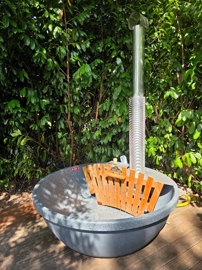 Bijzonder wijnvat aan het water