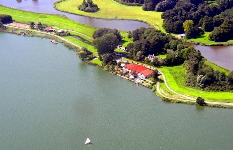 Vakantiehuis voor 10 personen aan het water