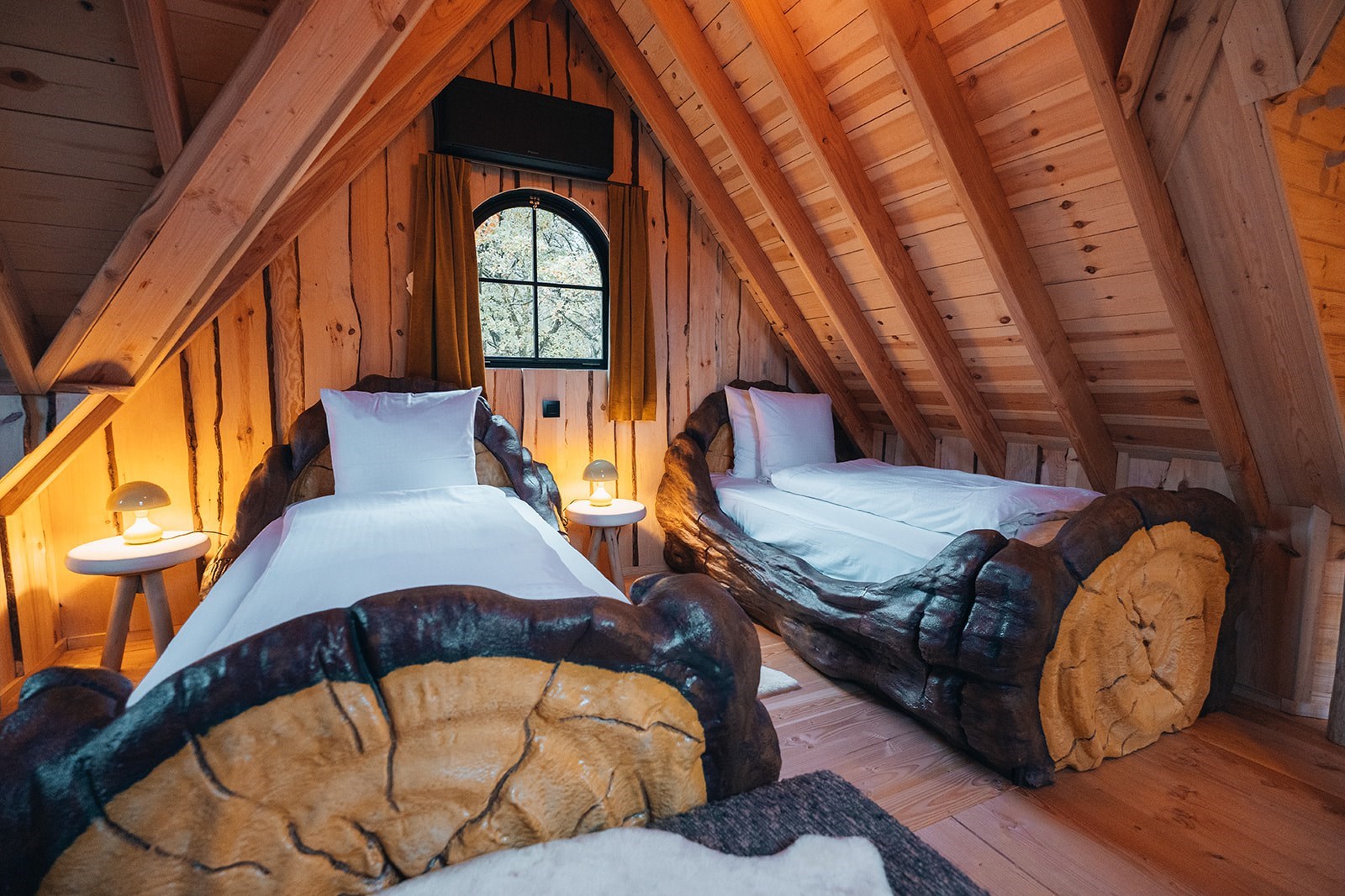 Sprookjesachtige boomhut met hottub in Durbuy