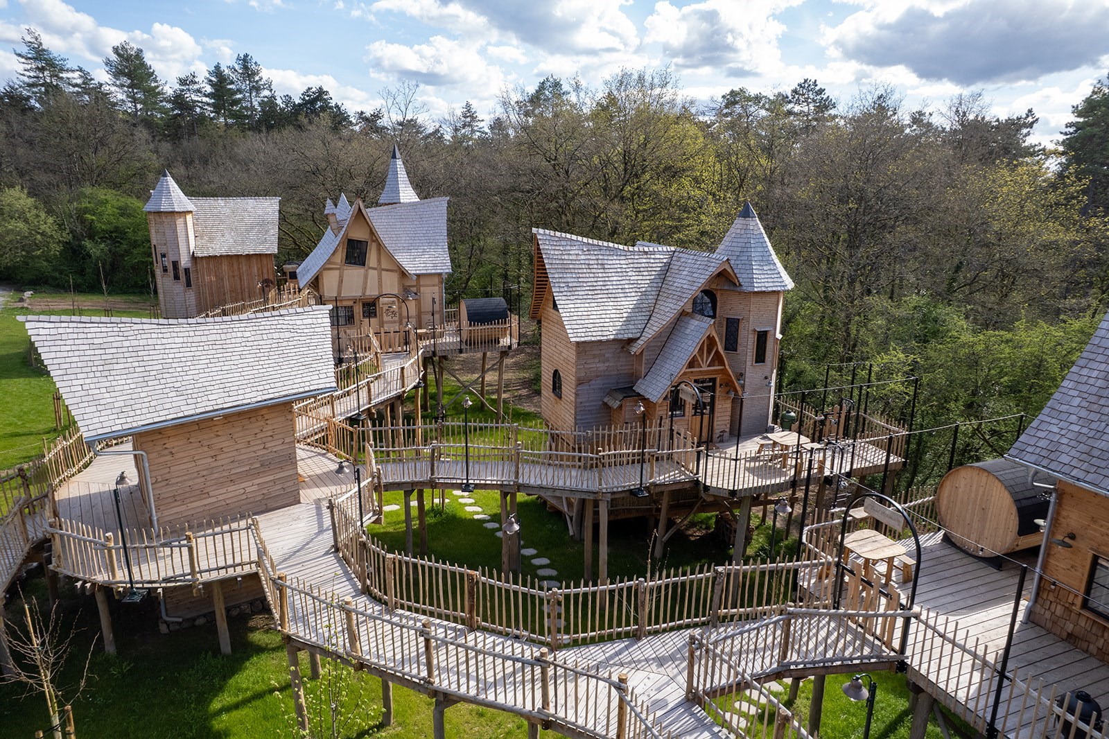 Sprookjesachtige boomhut met hottub in Durbuy