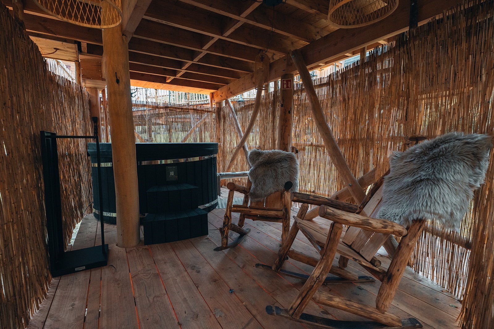 Sprookjesachtige boomhut met hottub in Durbuy
