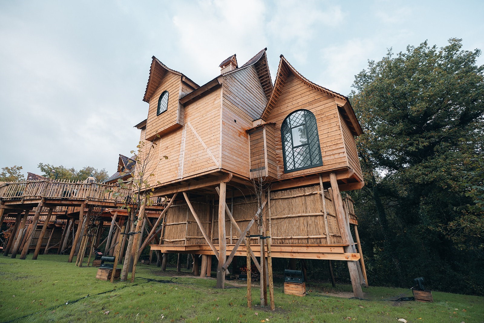 Sprookjesachtige boomhut met hottub in Durbuy
