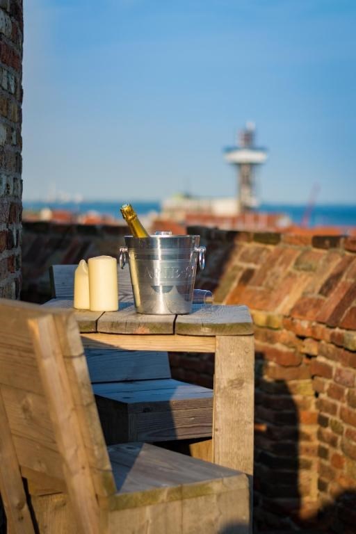 Unieke overnachting  aan zee in de Gevangentorensuite op de boulevard van Vlissingen