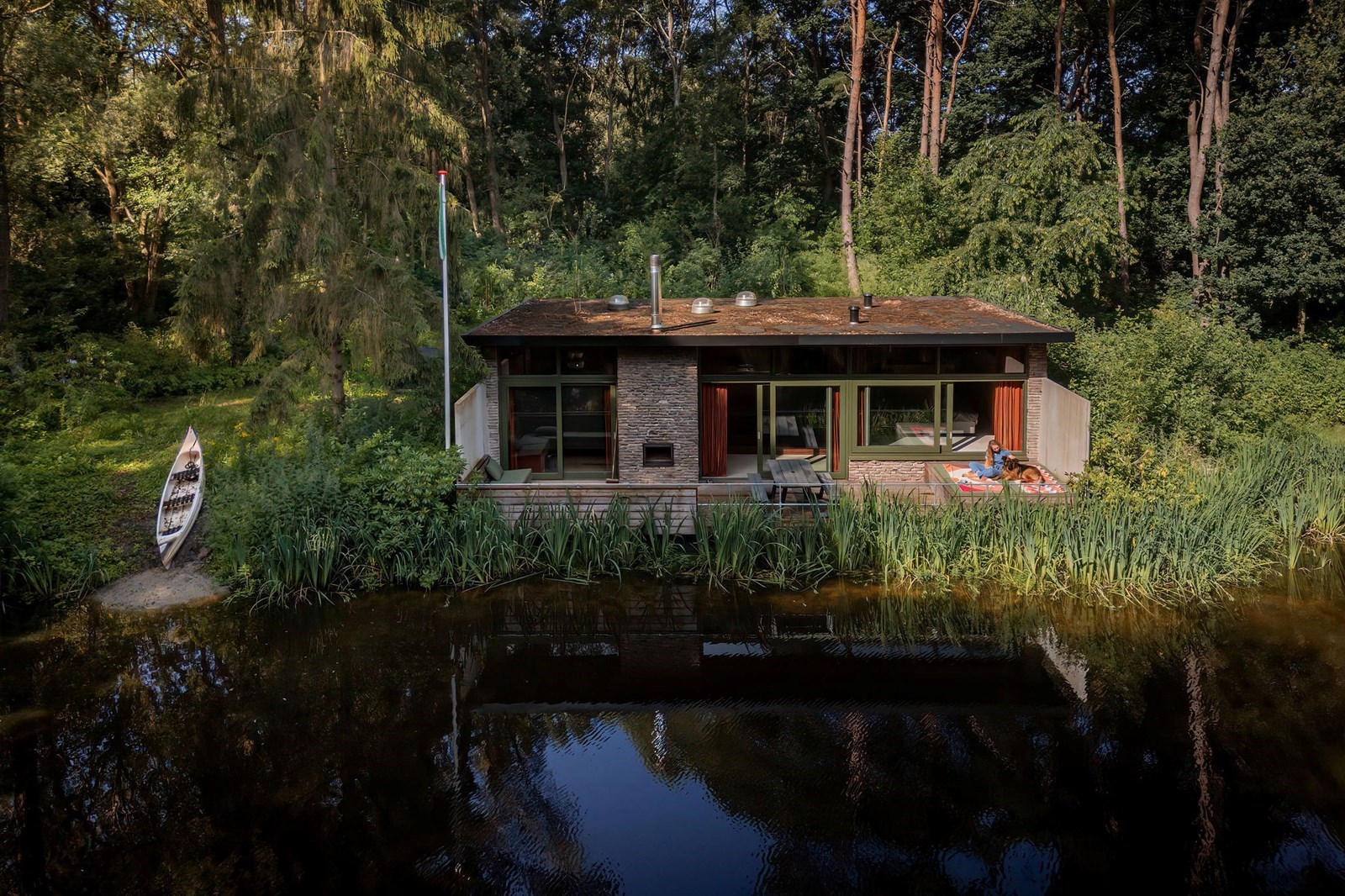 Lake House direct aan het water met privé hottub en kano