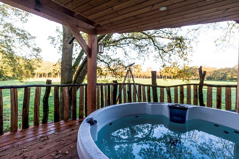 Luxe Boomhut met jacuzzi