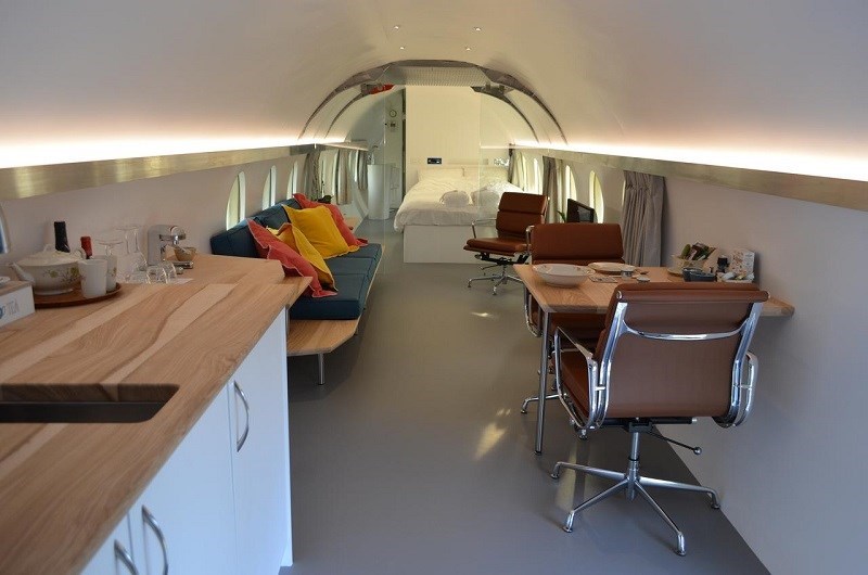 Slapen in een Fokker F27 vliegtuig uit 1961 met sauna