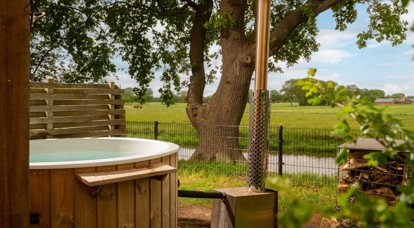 Twentse Riviercottage met houtgestookte hottub