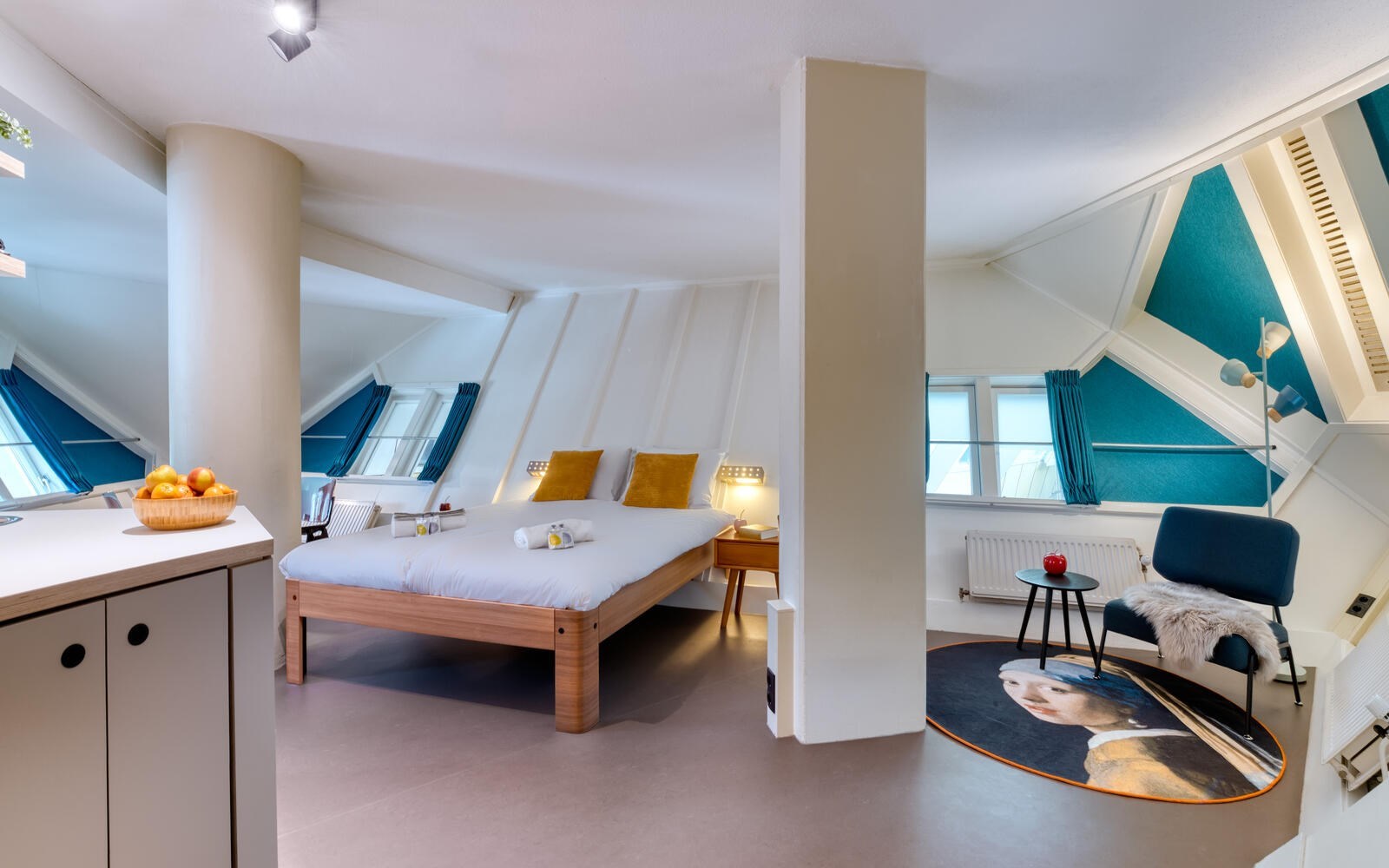 Schots en scheef slapen in de wereldberoemde Kubuswoning van Rotterdam