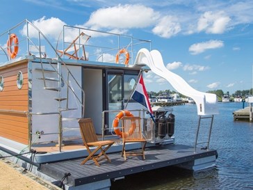 Houseboat Enjoy Houseboat Enjoy