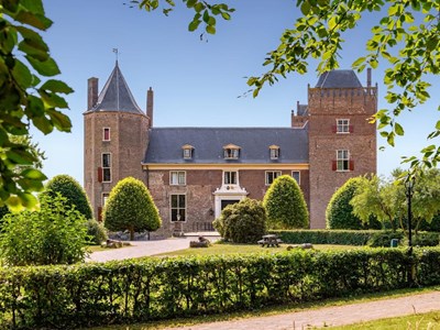 Slapen als een echte kasteelheer of jonkvrouw in een 13e-eeuws kasteel Slapen als een echte kasteelheer of jonkvrouw in een 13e-eeuws kasteel