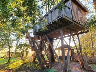 Bijzonder overnachten in een Boomhut in Friesland Bijzonder overnachten in een Boomhut in Friesland